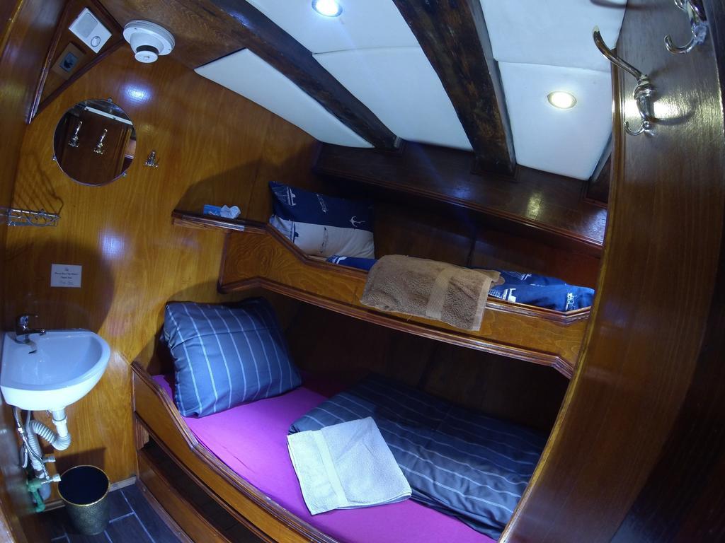 Boat Ms Cutty Jean Hotel Sliema Bilik gambar