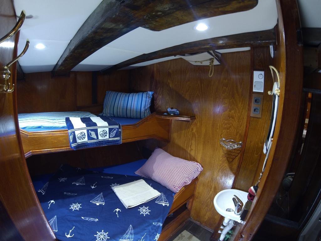 Boat Ms Cutty Jean Hotel Sliema Bilik gambar